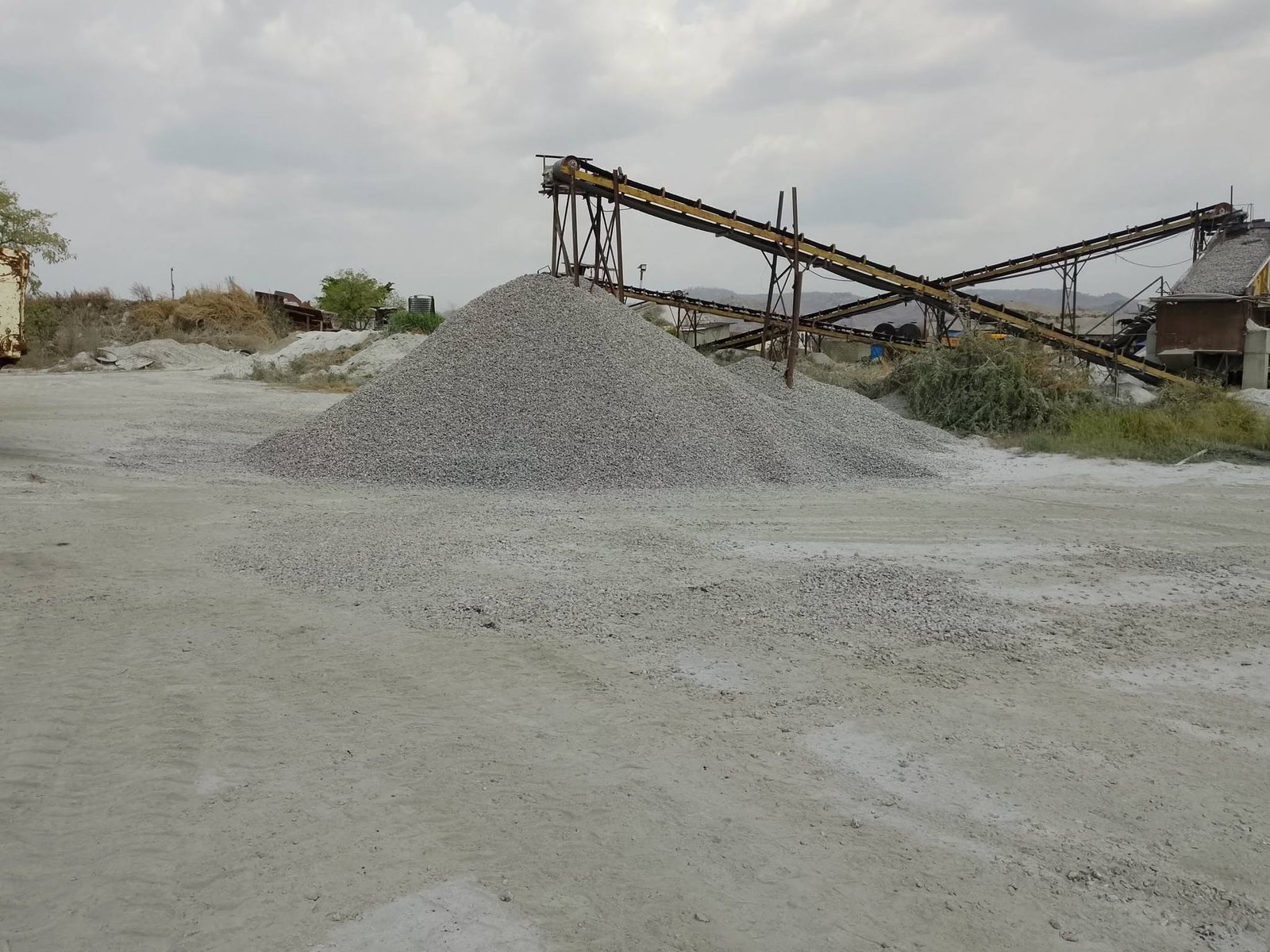 Limestone crushing and stockpile operations